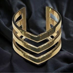 Gold tone boho tripe V cuff ring